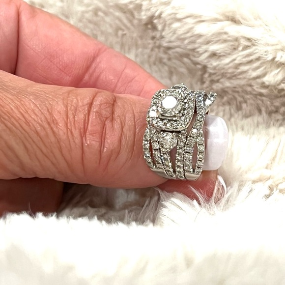 14k Diamond Wedding Set, Excellent Quality, Lightly Pre-Loved. White gold - Picture 6 of 15